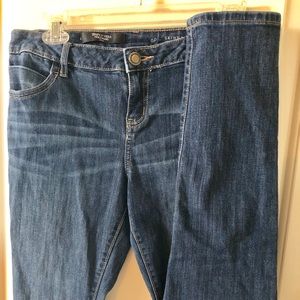 SOLD Simply Vera Vera Wang Jeans | Skinny Mid Rise
